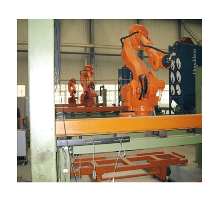 汽車縱梁、加強(qiáng)梁機(jī)器人等離子切割生產(chǎn)線